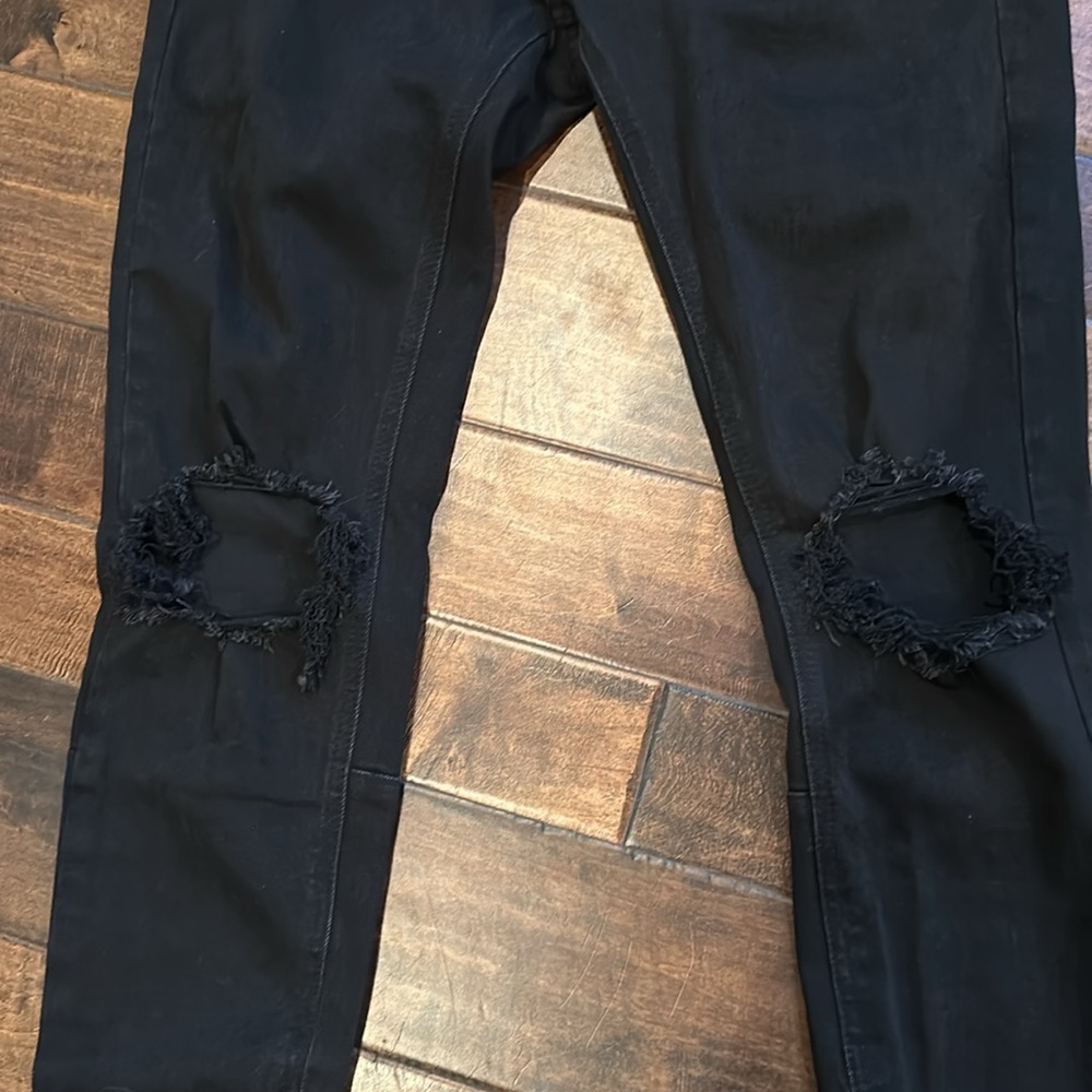 NWOT 31 x 33 black jeans with holes in the knees by mnml - Picture 4 of 6